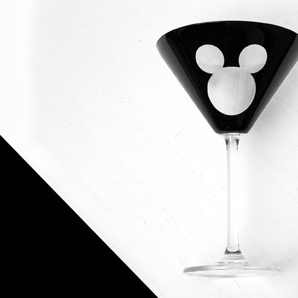 JoyJolt Disney Luxury Mickey Mouse Stemless Wine Glasses Set.  2x European Crystal Glass Drinking Glasses. Premium Xmas Disney Stuff,  Gifts and Cups. 20oz Black Wine Glass, Disney Wine Glass: Wine