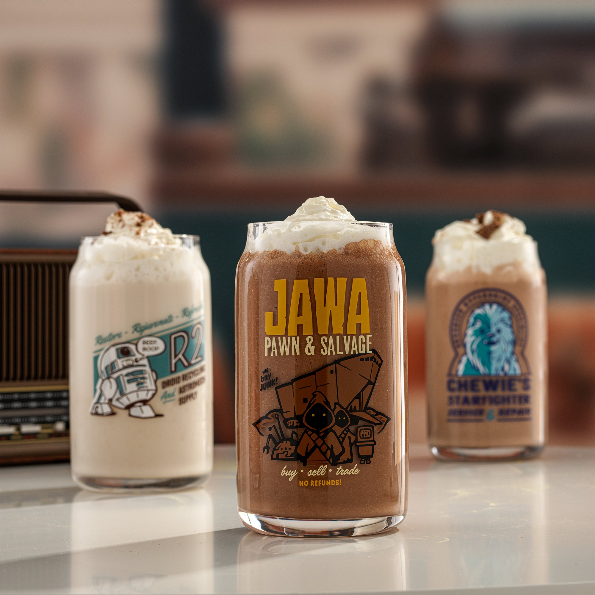 Retro-inspired Star Wars can-shaped drinking glasses featuring Jawa, R2D2, and Chewbacca.